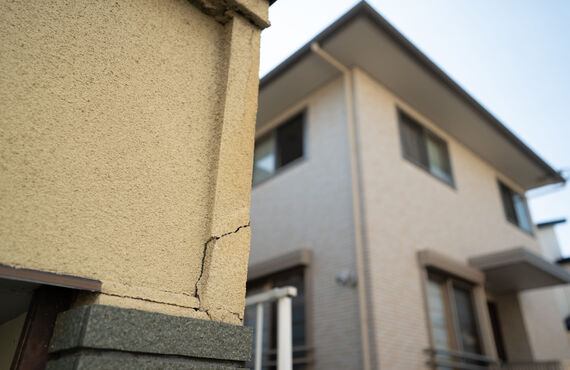 大切な住宅のひび割れをしっかり修理して建築物の寿命を延ばします | 岡山市で外壁塗装ならトキワ住宅